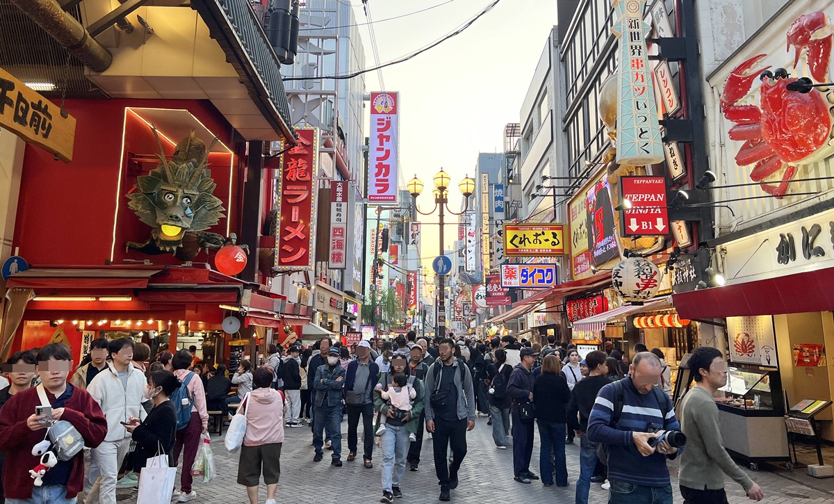 大阪人完勝!道頓堀街頭煙火氣與庶民日常美食:大阪燒、章魚燒、串炸。其實,道頓堀真的有一種魔力。 @。CJ夫人。 大阪人完勝!道頓堀街頭煙火氣與庶民日常美食:大阪燒、章魚燒、串炸。其實,道頓堀真的有一種魔力。 @。CJ夫人。