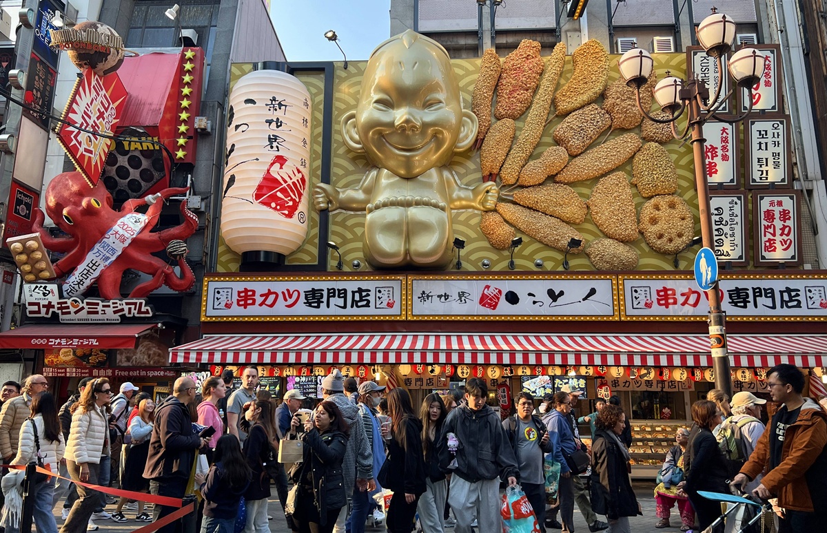 大阪人完勝!道頓堀街頭煙火氣與庶民日常美食:大阪燒、章魚燒、串炸。其實,道頓堀真的有一種魔力。 @。CJ夫人。 大阪人完勝!道頓堀街頭煙火氣與庶民日常美食:大阪燒、章魚燒、串炸。其實,道頓堀真的有一種魔力。 @。CJ夫人。