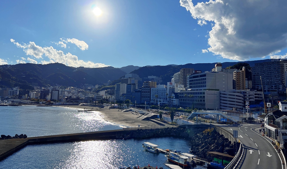 在熱海吃一口童年布丁！結合溫泉澡堂 &times; 繽紛空間 &times; 牛奶罐布丁｜熱海銀座通商店街必吃甜點／伴手禮店 熱海布丁 Cafe 2nd @。CJ夫人。