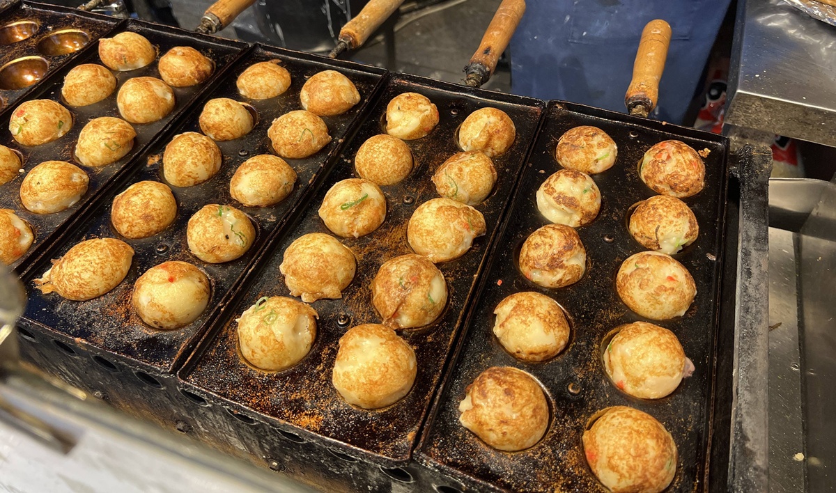 大阪人完勝！道頓堀街頭煙火氣與庶民日常美食：大阪燒、章魚燒、串炸。其實，道頓堀真的有一種魔力。 @。CJ夫人。