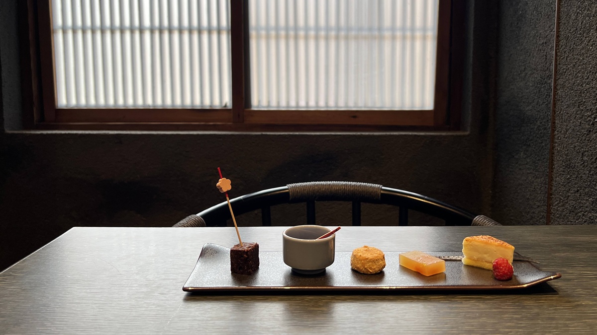 茶的沉默劇場,練習與空氣對話!京都祇園宇治製茶老舖與藝術茶屋 北川半兵衛的五茶の会席 @。CJ夫人。 茶的沉默劇場,練習與空氣對話!京都祇園宇治製茶老舖與藝術茶屋 北川半兵衛的五茶の会席 @。CJ夫人。