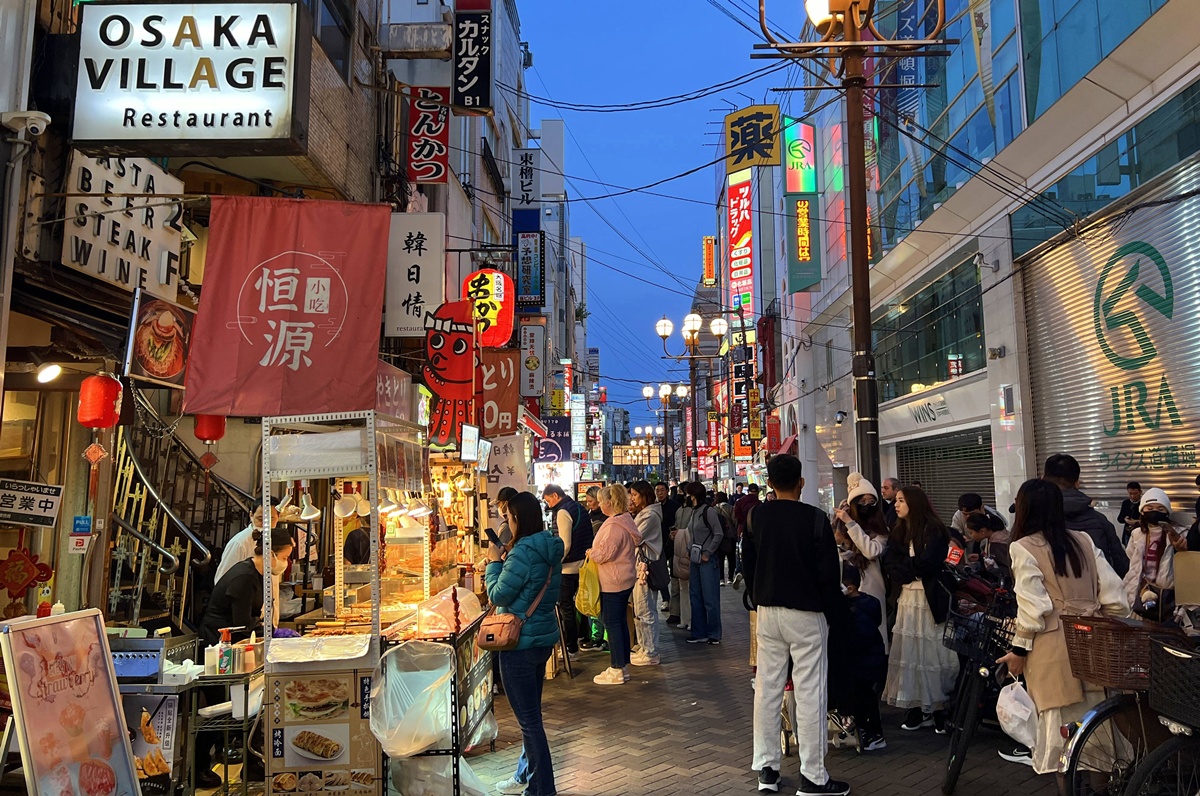 大阪人完勝!道頓堀街頭煙火氣與庶民日常美食:大阪燒、章魚燒、串炸。其實,道頓堀真的有一種魔力。 @。CJ夫人。 大阪人完勝!道頓堀街頭煙火氣與庶民日常美食:大阪燒、章魚燒、串炸。其實,道頓堀真的有一種魔力。 @。CJ夫人。