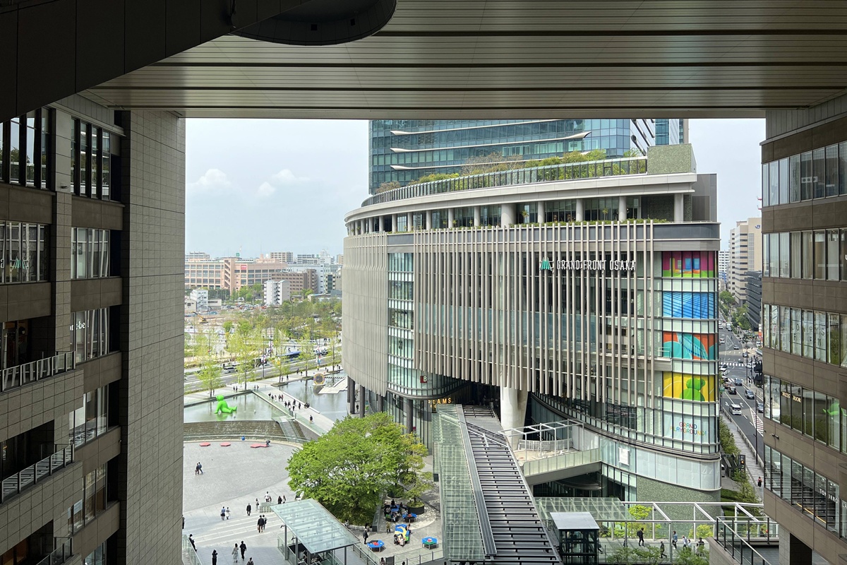 大阪自由行別錯過的北大阪！從梅田出發的美學地圖，極簡露臺廣場 &times; 藝術百貨商場 &times; 綠化公園，每個轉角都能冒出新的購物靈感！ @。CJ夫人。