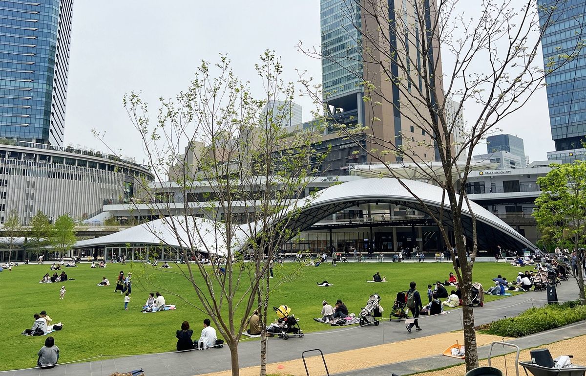 大阪自由行別錯過的北大阪！從梅田出發的美學地圖，極簡露臺廣場 &times; 藝術百貨商場 &times; 綠化公園，每個轉角都能冒出新的購物靈感！ @。CJ夫人。