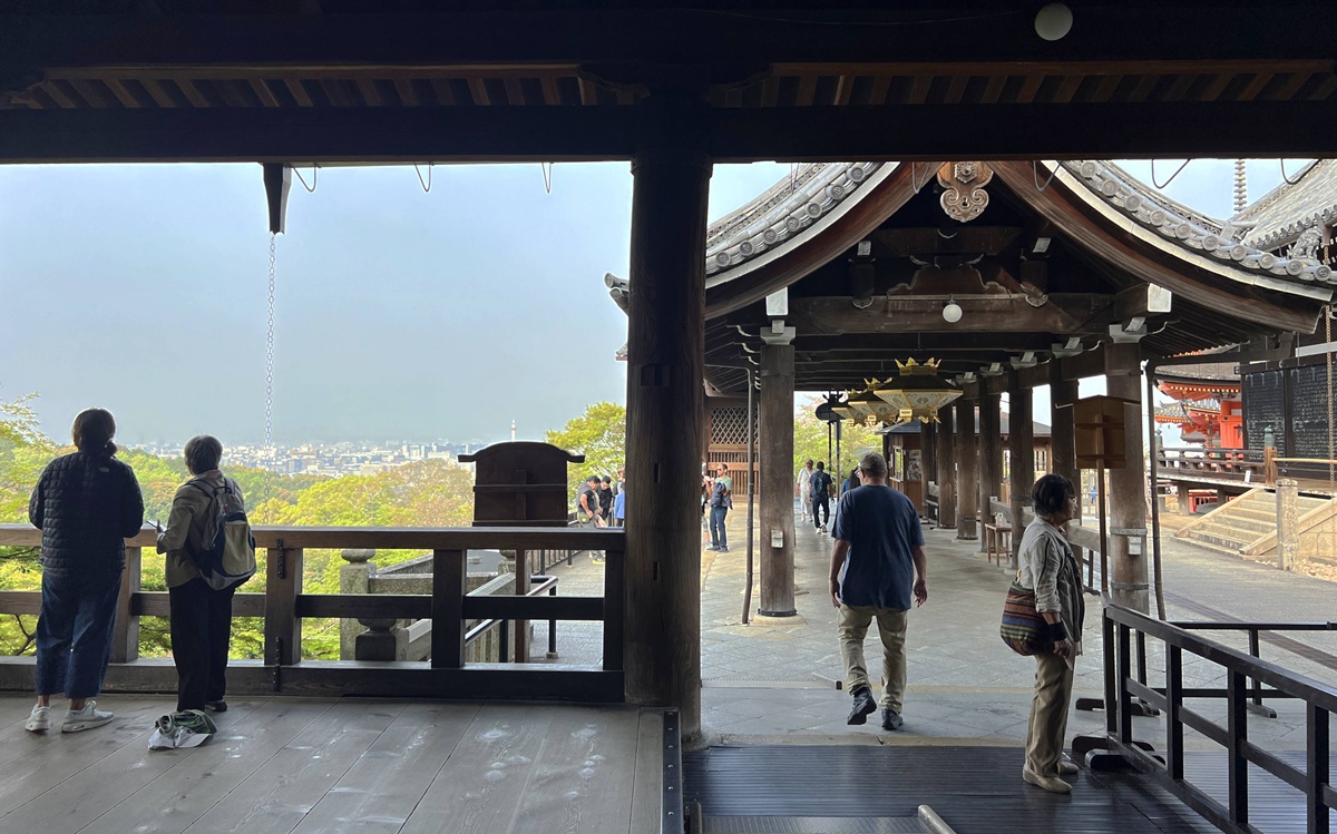 從二年坂、三年坂、清水寺走進心底願望的縫隙裡｜無論自由行或跟團都一定要來的京都世界遺產－京都清水寺與最值得許願的12個瞬間 @。CJ夫人。