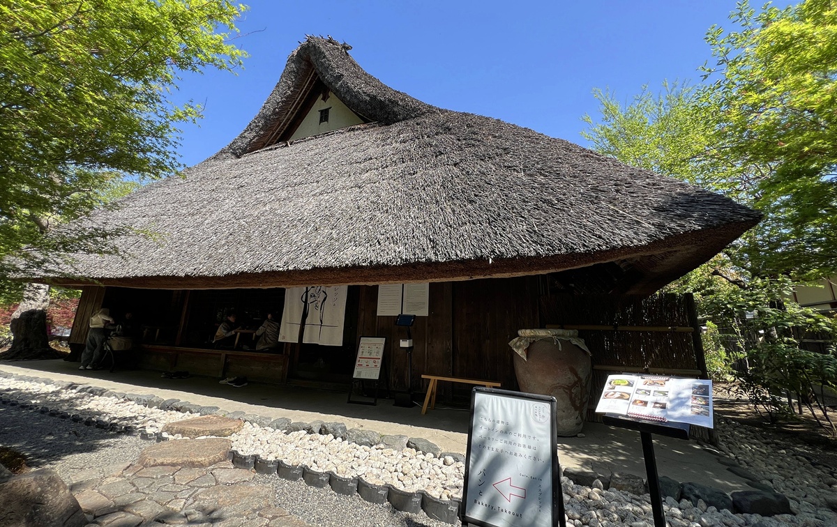 嵐山清晨的鄉土感：木窗、榻榻米與麵包香！古民家裡的東京式烘焙 X 歐式輕食晨光｜京都嵐山 Bread, Espresso & 嵐山庭園 @。CJ夫人。