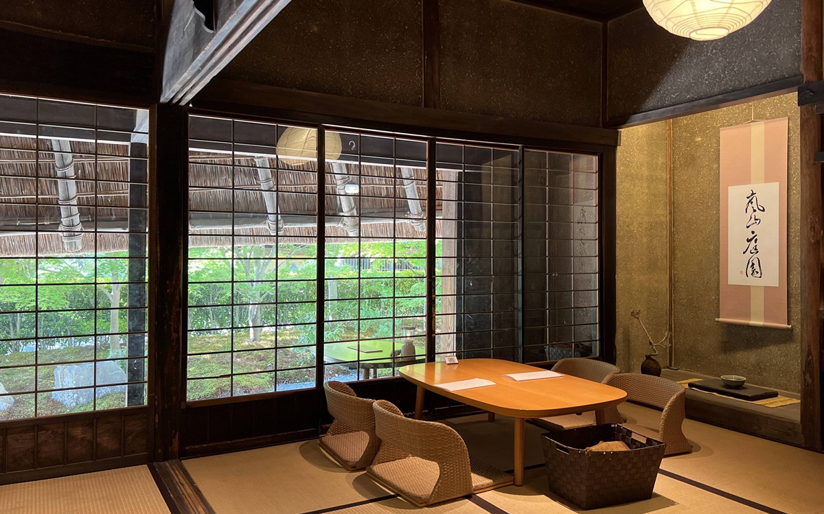 嵐山清晨的鄉土感：木窗、榻榻米與麵包香！古民家裡的東京式烘焙 X 歐式輕食晨光｜京都嵐山 Bread, Espresso & 嵐山庭園 @。CJ夫人。