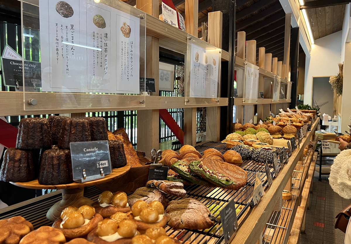 嵐山清晨的鄉土感：木窗、榻榻米與麵包香！古民家裡的東京式烘焙 X 歐式輕食晨光｜京都嵐山 Bread, Espresso & 嵐山庭園 @。CJ夫人。