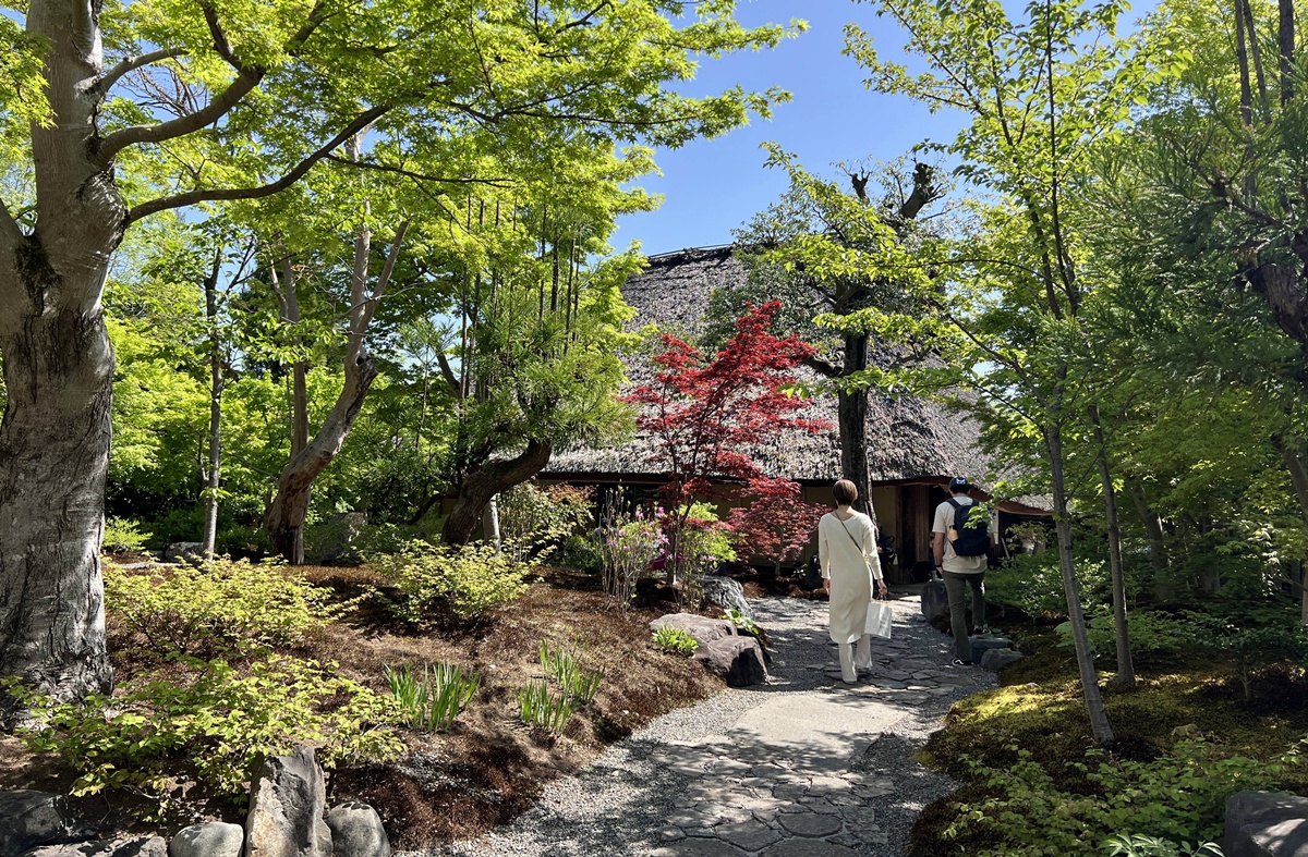 嵐山清晨的鄉土感：木窗、榻榻米與麵包香！古民家裡的東京式烘焙 X 歐式輕食晨光｜京都嵐山 Bread, Espresso & 嵐山庭園 @。CJ夫人。