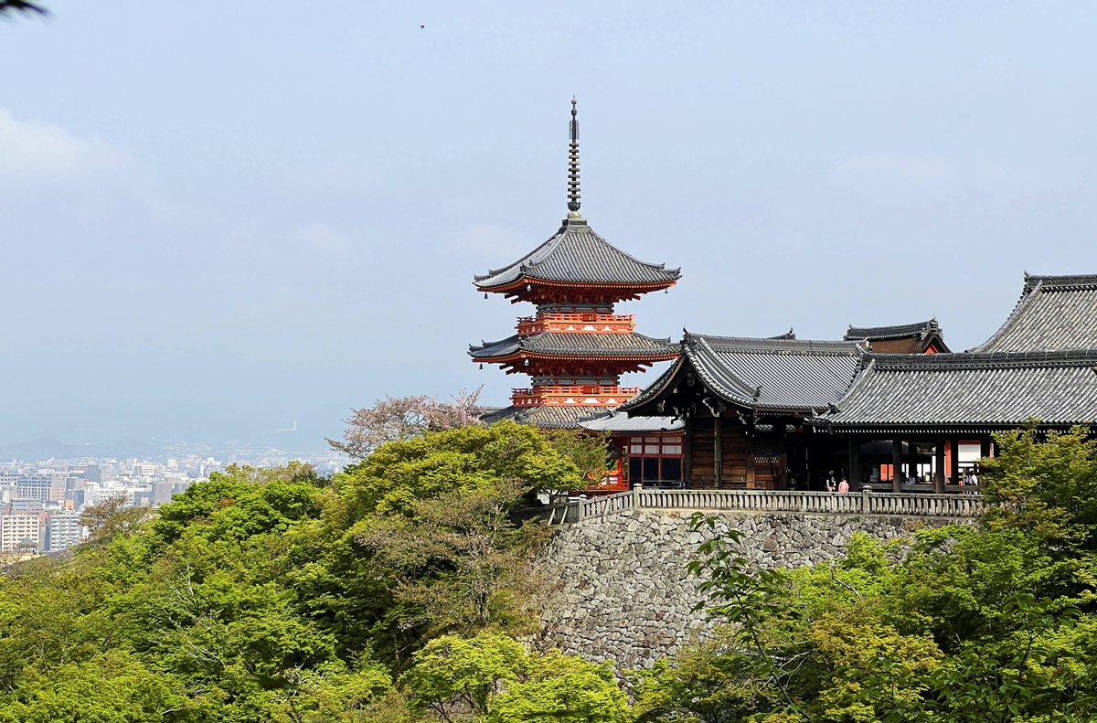 從二年坂、三年坂、清水寺走進心底願望的縫隙裡｜無論自由行或跟團都一定要來的京都世界遺產－京都清水寺與最值得許願的12個瞬間 @。CJ夫人。