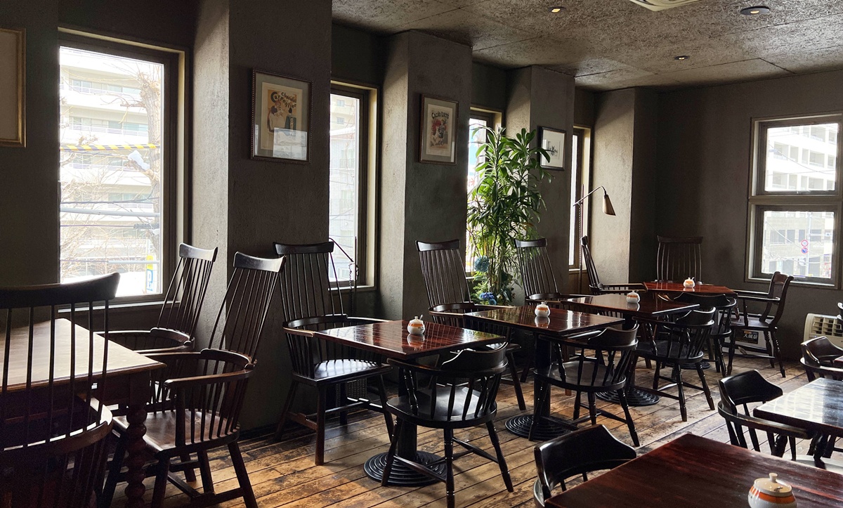 一杯炭燒咖啡的重量！一個被時間放慢思緒的咖啡場所｜北海道昭和懷舊咖啡館 宮越屋珈琲（札幌円山坂下本店／Miyakoshiya Coffee） @。CJ夫人。