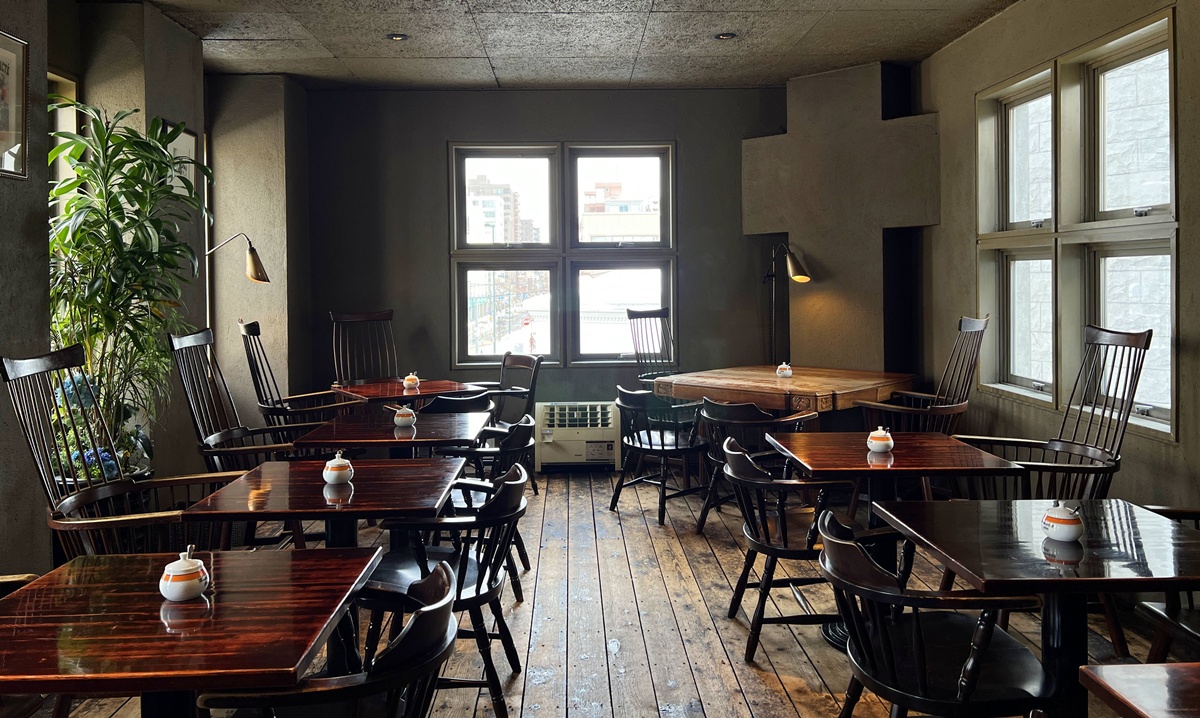 一杯炭燒咖啡的重量！一個被時間放慢思緒的咖啡場所｜北海道昭和懷舊咖啡館 宮越屋珈琲（札幌円山坂下本店／Miyakoshiya Coffee） @。CJ夫人。