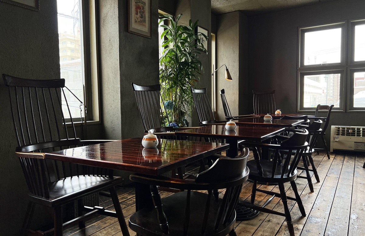 一杯炭燒咖啡的重量！一個被時間放慢思緒的咖啡場所｜北海道昭和懷舊咖啡館 宮越屋珈琲（札幌円山坂下本店／Miyakoshiya Coffee） @。CJ夫人。