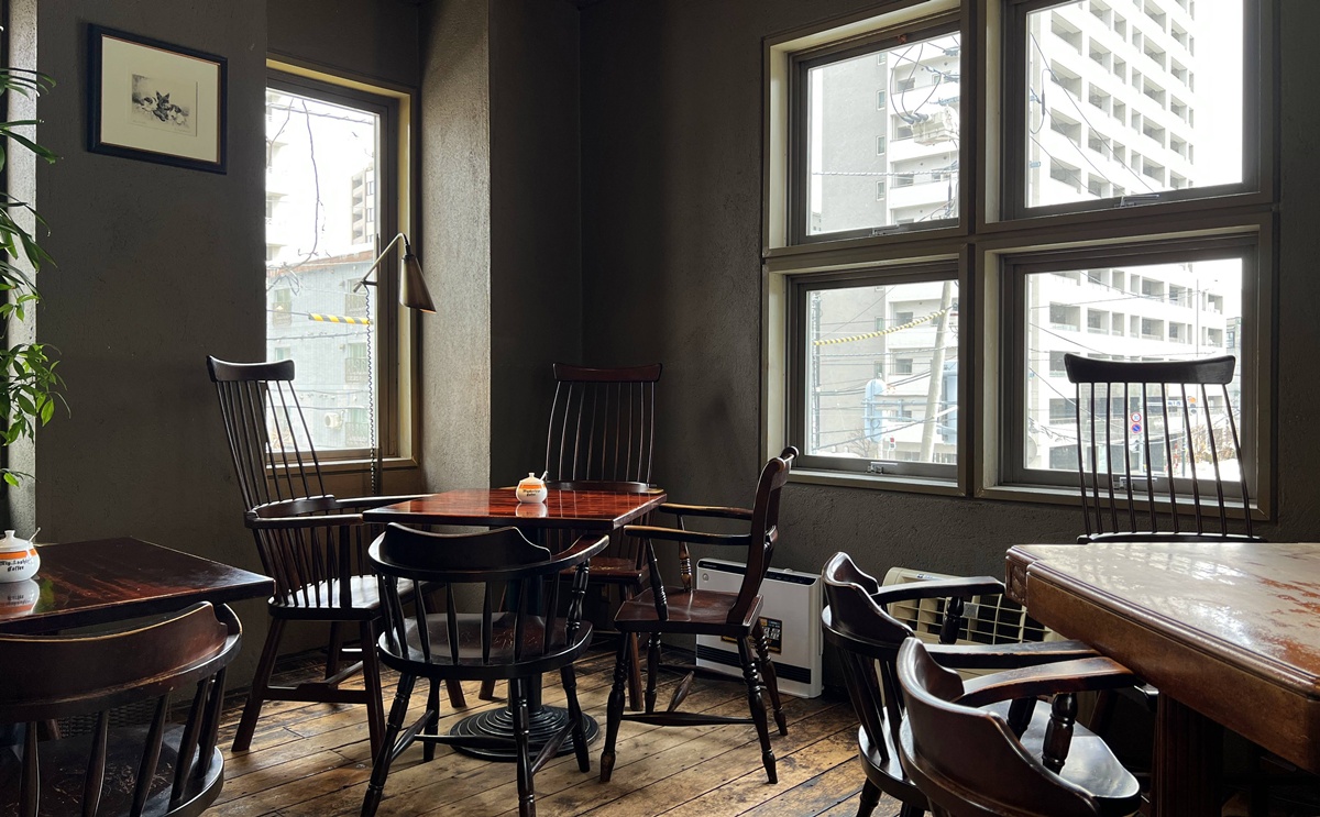 一杯炭燒咖啡的重量！一個被時間放慢思緒的咖啡場所｜北海道昭和懷舊咖啡館 宮越屋珈琲（札幌円山坂下本店／Miyakoshiya Coffee） @。CJ夫人。