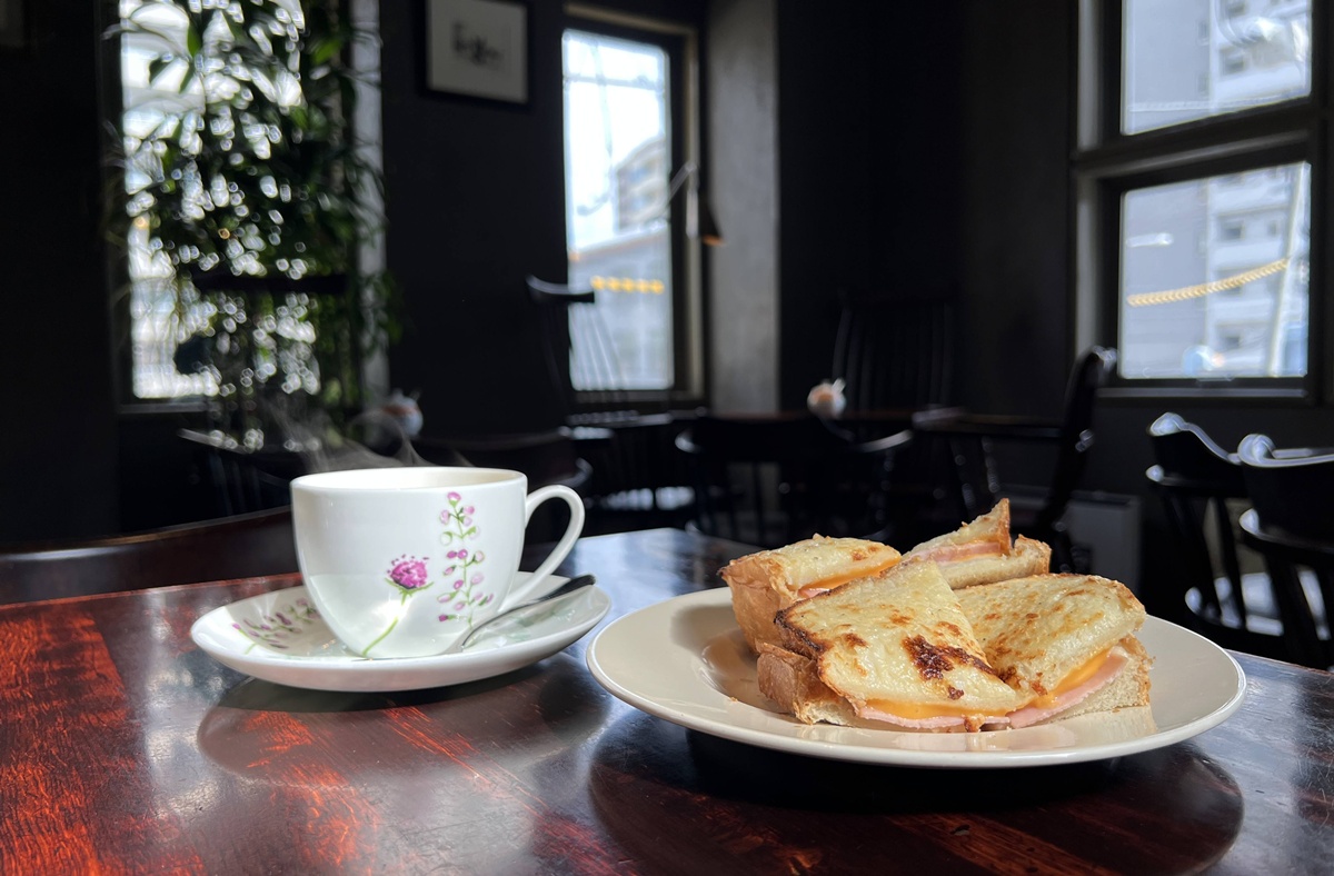 一杯炭燒咖啡的重量！一個被時間放慢思緒的咖啡場所｜北海道昭和懷舊咖啡館 宮越屋珈琲（札幌円山坂下本店／Miyakoshiya Coffee） @。CJ夫人。