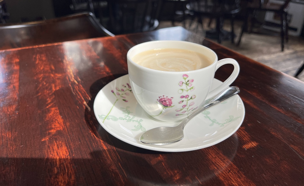 一杯炭燒咖啡的重量！一個被時間放慢思緒的咖啡場所｜北海道昭和懷舊咖啡館 宮越屋珈琲（札幌円山坂下本店／Miyakoshiya Coffee） @。CJ夫人。