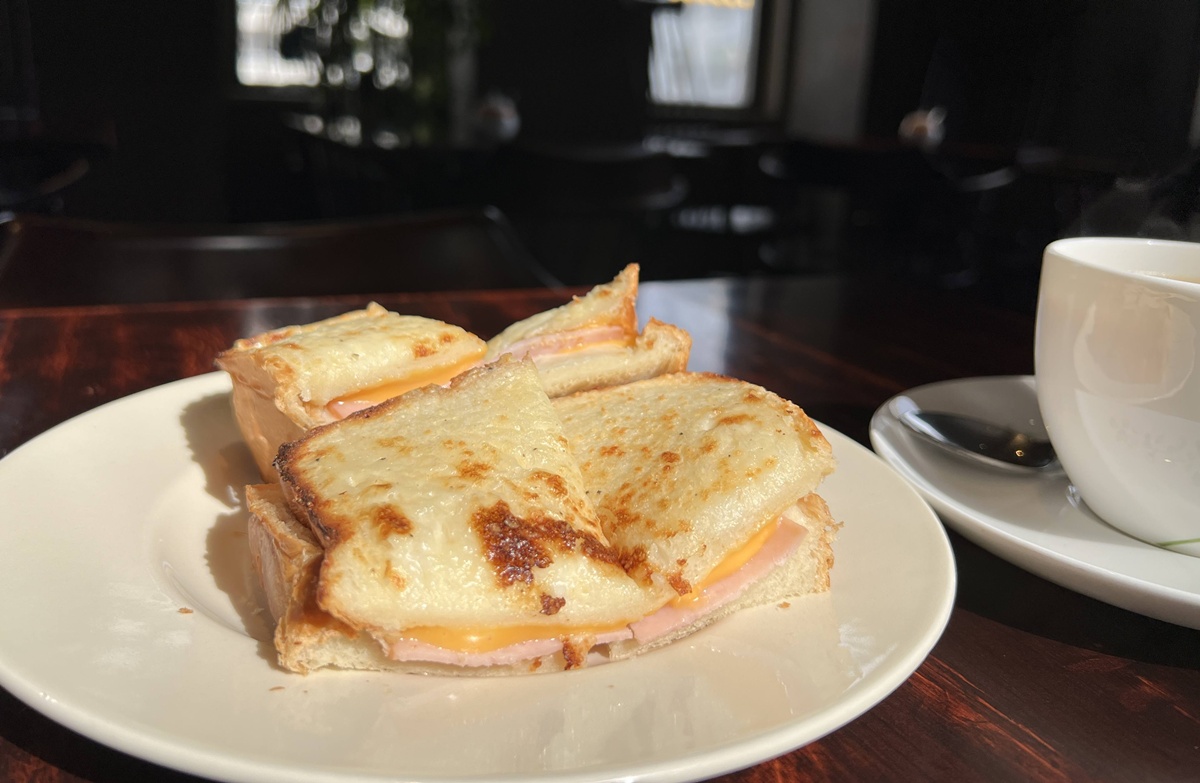 一杯炭燒咖啡的重量！一個被時間放慢思緒的咖啡場所｜北海道昭和懷舊咖啡館 宮越屋珈琲（札幌円山坂下本店／Miyakoshiya Coffee） @。CJ夫人。