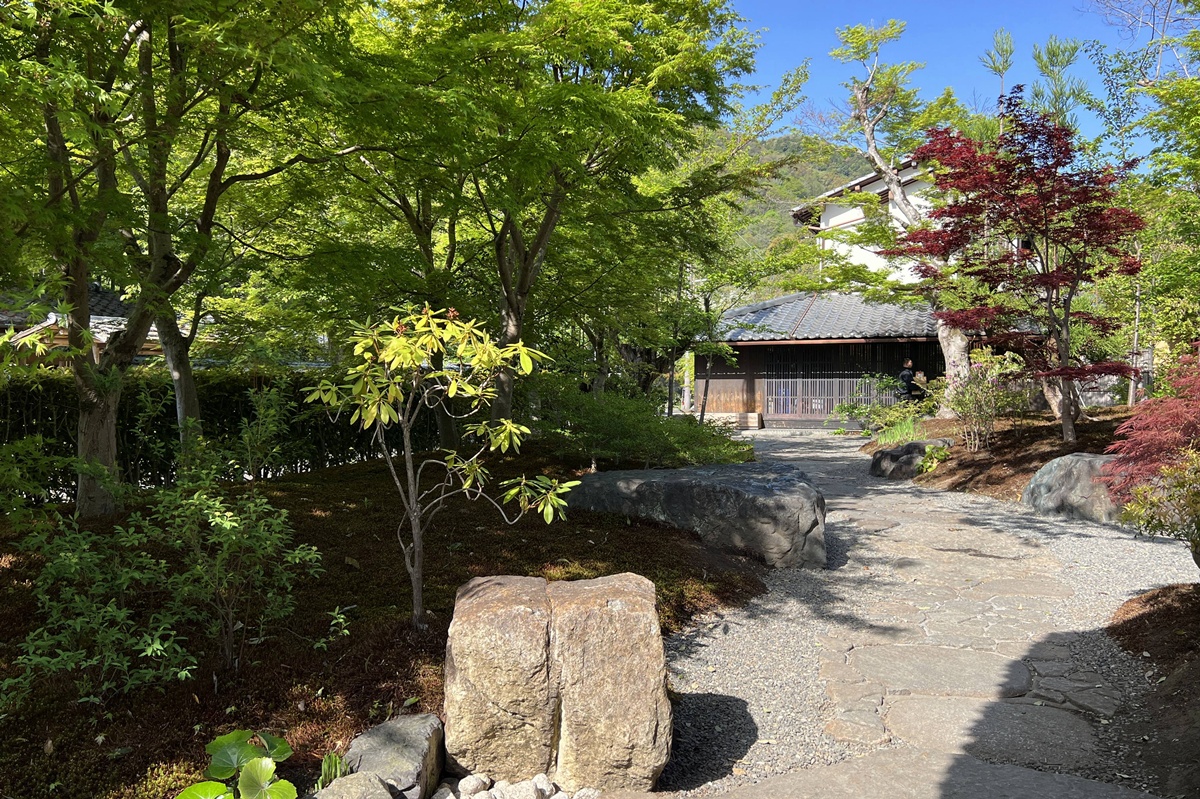 嵐山清晨的鄉土感：木窗、榻榻米與麵包香！古民家裡的東京式烘焙 X 歐式輕食晨光｜京都嵐山 Bread, Espresso & 嵐山庭園 @。CJ夫人。