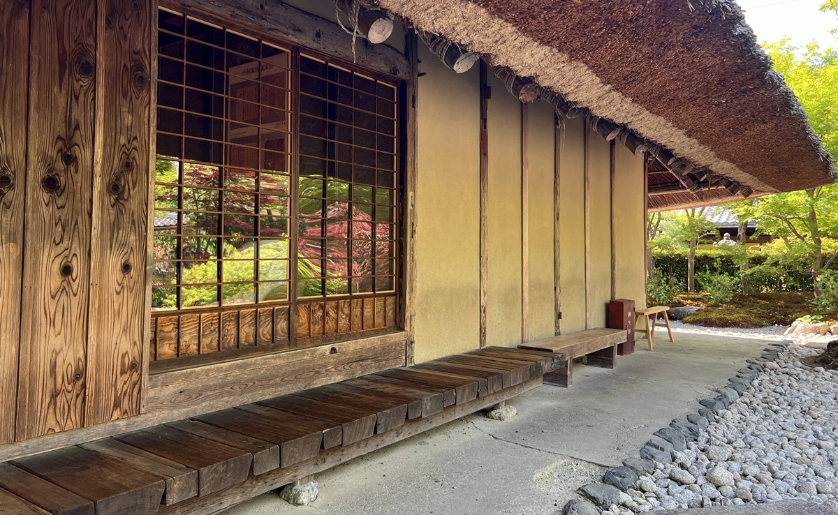 嵐山清晨的鄉土感：木窗、榻榻米與麵包香！古民家裡的東京式烘焙 X 歐式輕食晨光｜京都嵐山 Bread, Espresso & 嵐山庭園 @。CJ夫人。