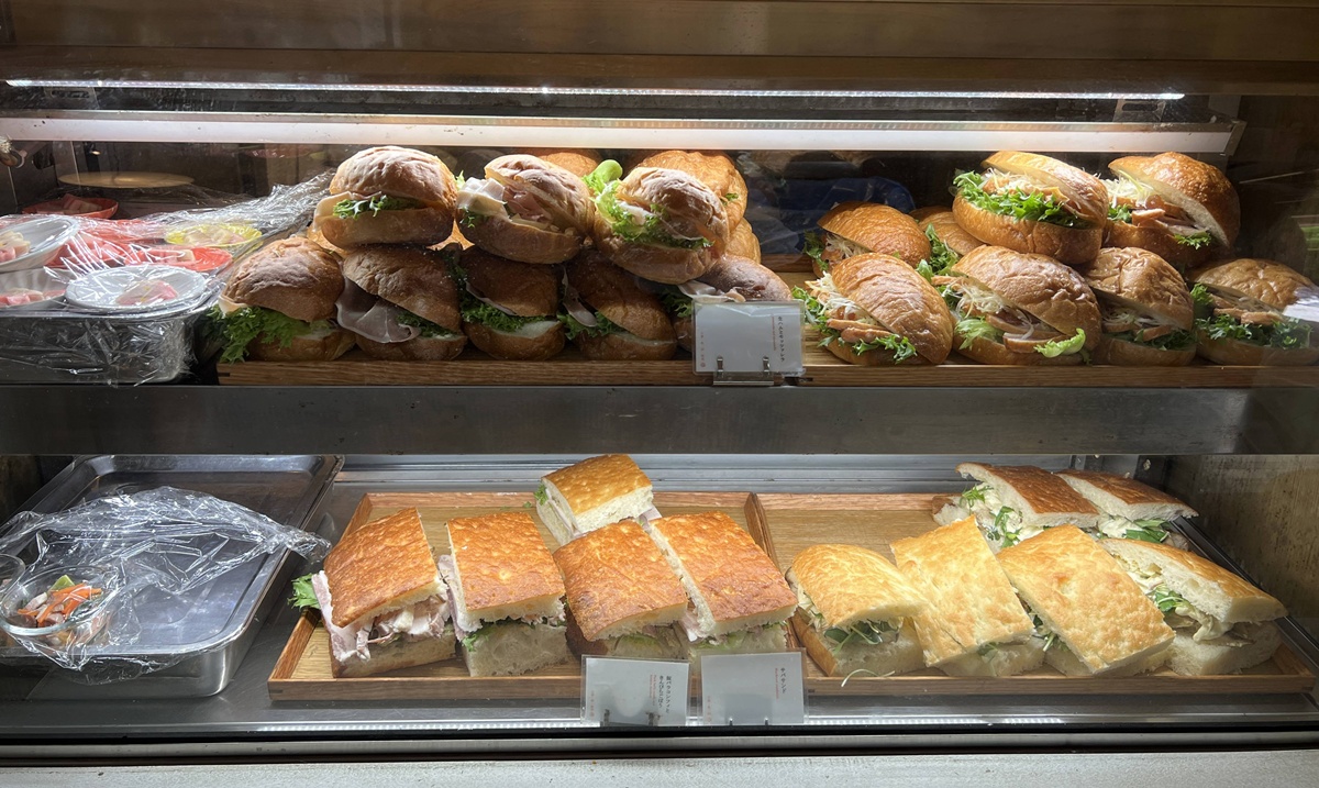 嵐山清晨的鄉土感：木窗、榻榻米與麵包香！古民家裡的東京式烘焙 X 歐式輕食晨光｜京都嵐山 Bread, Espresso & 嵐山庭園 @。CJ夫人。