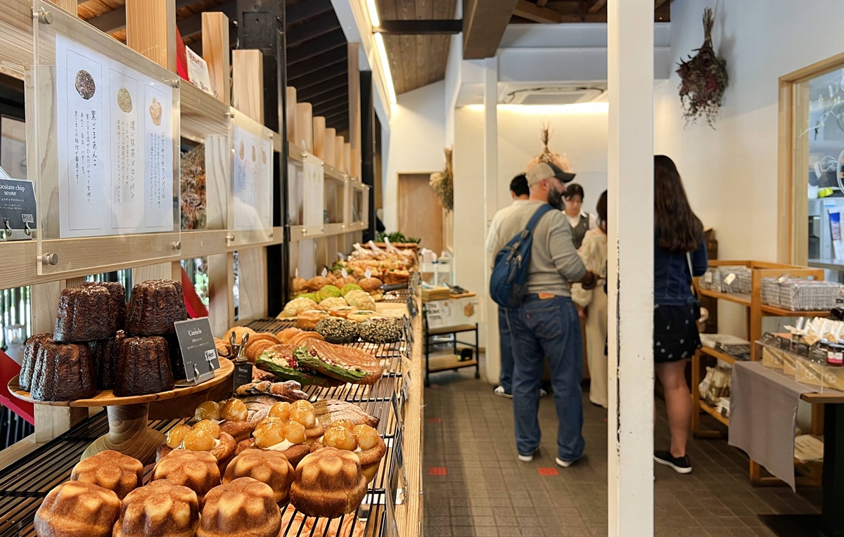 嵐山清晨的鄉土感：木窗、榻榻米與麵包香！古民家裡的東京式烘焙 X 歐式輕食晨光｜京都嵐山 Bread, Espresso & 嵐山庭園 @。CJ夫人。