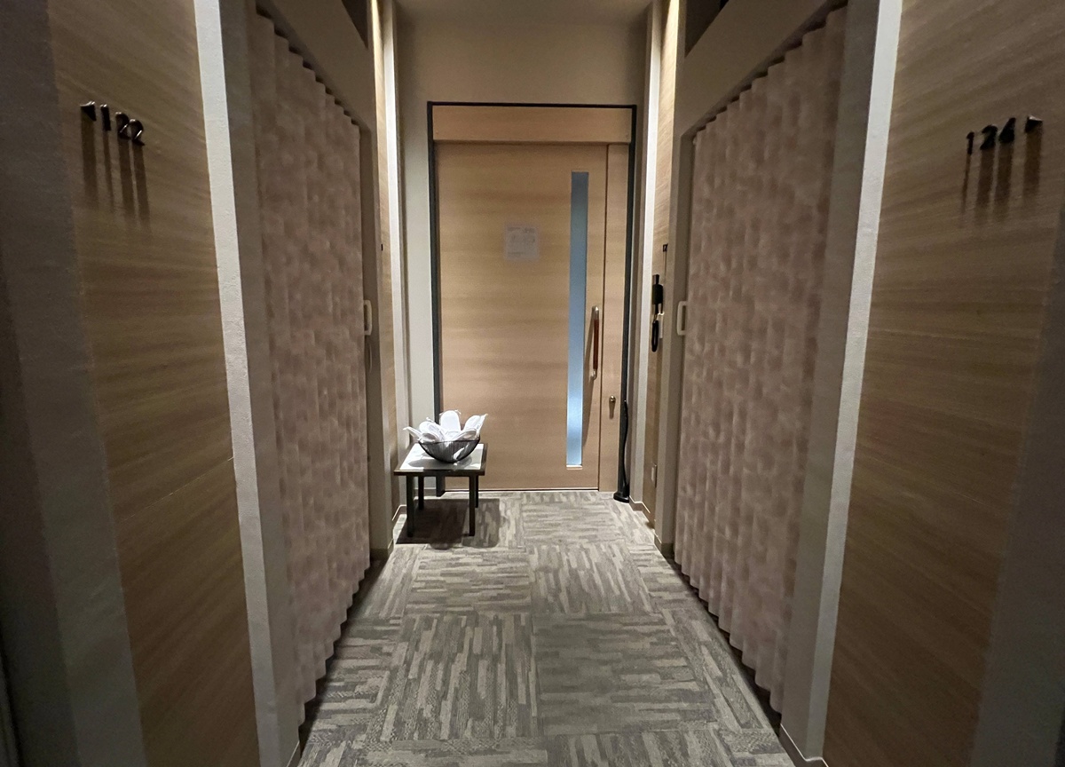 本來是為了瀨戶內海跳島而來，卻在港口停下來的一間旅宿｜岡山宇野港文青風格飯店 UNO HOTEL @。CJ夫人。