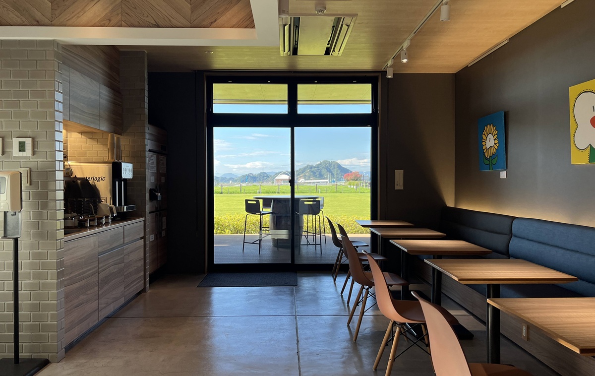 本來是為了瀨戶內海跳島而來,卻在港口停下來的一間旅宿|岡山宇野港文青風格飯店 UNO HOTEL @。CJ夫人。 本來是為了瀨戶內海跳島而來,卻在港口停下來的一間旅宿|岡山宇野港文青風格飯店 UNO HOTEL @。CJ夫人。