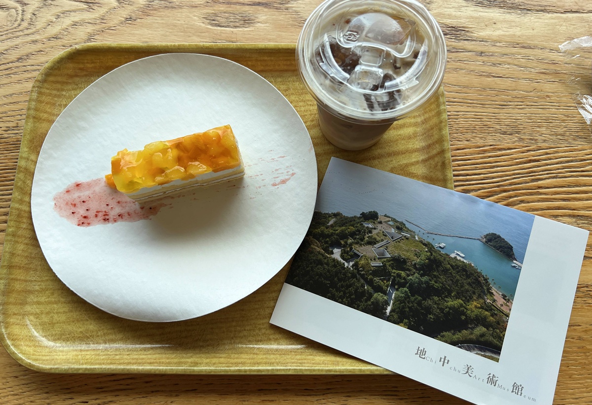 隱在地中，是一種宣言：使藝術退後，讓瀨戶內海和地球成為主角｜日本直島的安藤忠雄建築代表作 地中美術館 Chichu Art Museum+咖啡廳亮點 @。CJ夫人。