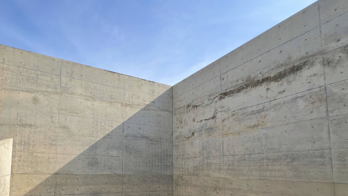 隱在地中，是一種宣言：使藝術退後，讓瀨戶內海和地球成為主角｜日本直島的安藤忠雄建築代表作 地中美術館 Chichu Art Museum+咖啡廳亮點 @。CJ夫人。