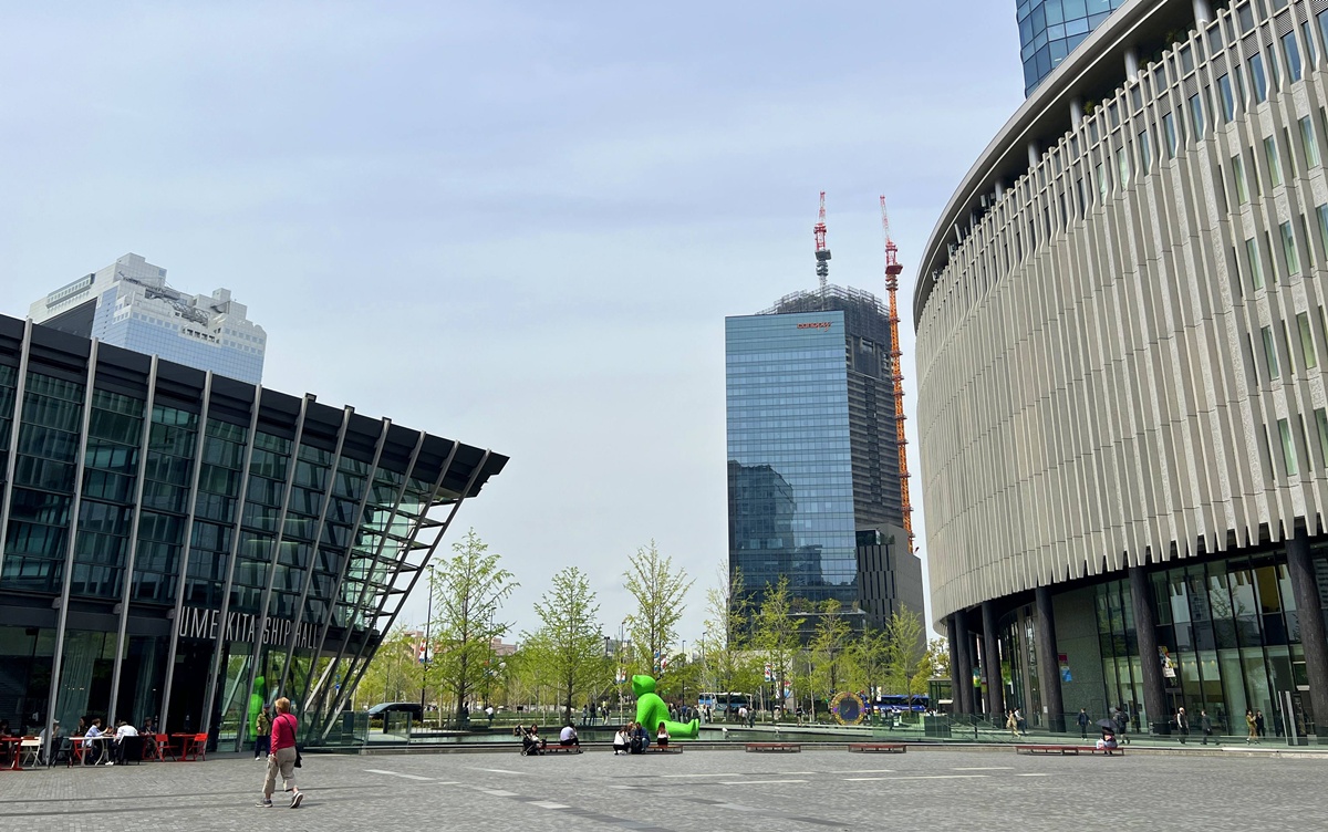 大阪自由行別錯過的北大阪！從梅田出發的美學地圖，極簡露臺廣場 &times; 藝術百貨商場 &times; 綠化公園，每個轉角都能冒出新的購物靈感！ @。CJ夫人。