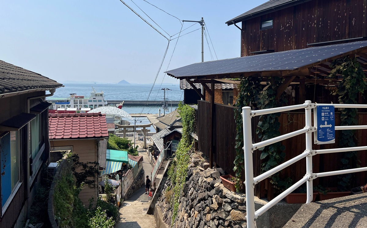 在瀨戶內海，不是每一座島都需要被填滿，有些島是用來做夢的、迷路的、與貓一起散步的｜日本香川高松自助旅行 男木島山城一日散策 @。CJ夫人。