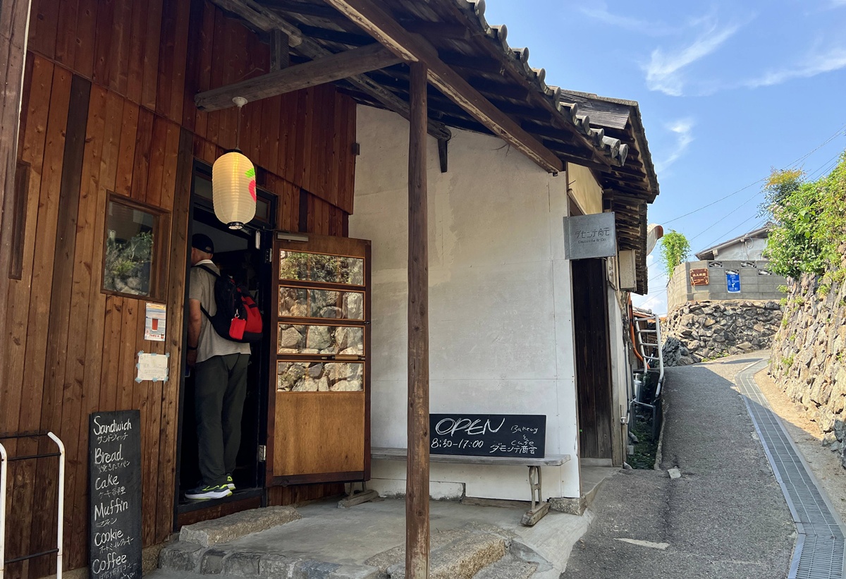 在瀨戶內海，不是每一座島都需要被填滿，有些島是用來做夢的、迷路的、與貓一起散步的｜日本香川高松自助旅行 男木島山城一日散策 @。CJ夫人。