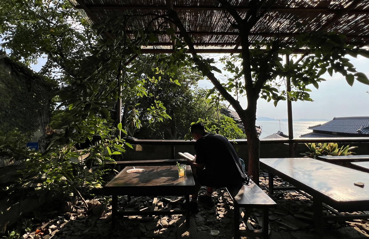 在瀨戶內海，不是每一座島都需要被填滿，有些島是用來做夢的、迷路的、與貓一起散步的｜日本香川高松自助旅行 男木島山城一日散策 @。CJ夫人。