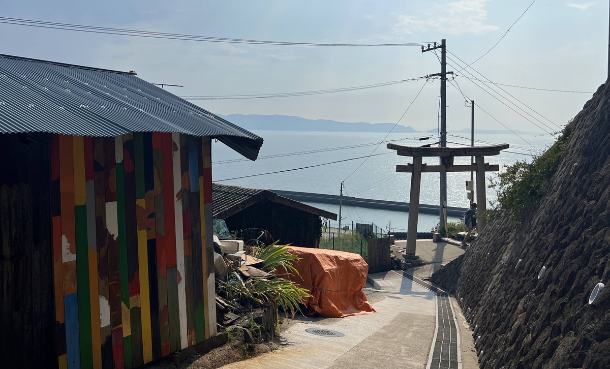 在瀨戶內海，不是每一座島都需要被填滿，有些島是用來做夢的、迷路的、與貓一起散步的｜日本香川高松自助旅行 男木島山城一日散策 @。CJ夫人。