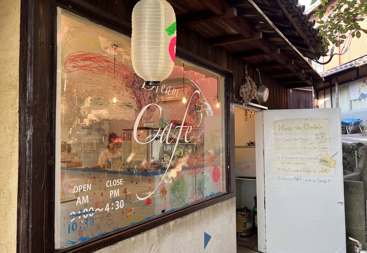 在瀨戶內海，不是每一座島都需要被填滿，有些島是用來做夢的、迷路的、與貓一起散步的｜日本香川高松自助旅行 男木島山城一日散策 @。CJ夫人。