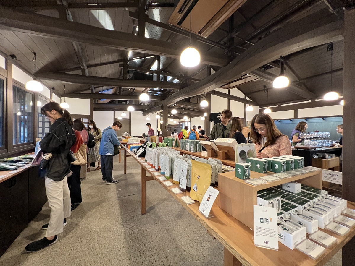 前進宇治抹茶中心地。尋一壺中村藤吉的抹茶與抹茶聖代，其實就像一個完整的日本抹茶圖鑑｜京都宇治中村藤吉本店 @。CJ夫人。