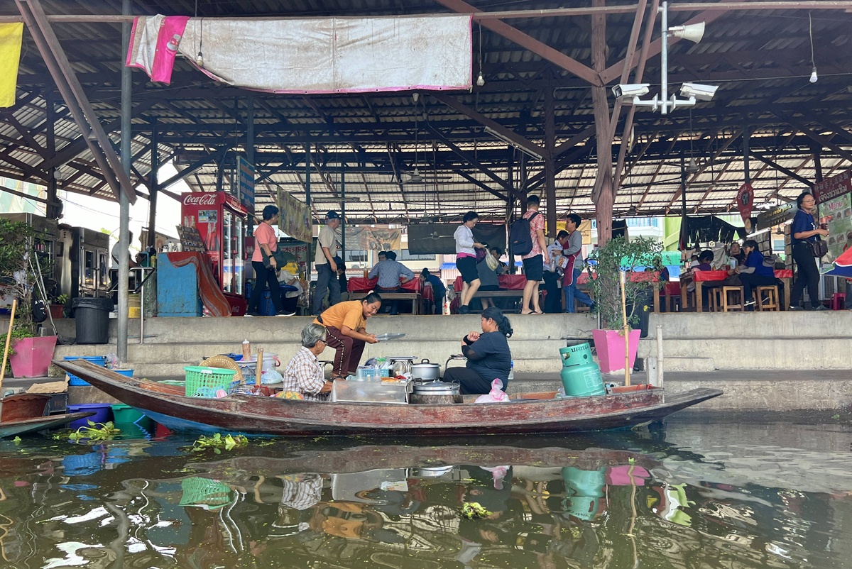曼谷最值得吃的泰式豪華船麵！常住曼谷的人心屬上級水準的和牛船麵｜泰國曼谷阿里區（Ari Area）Thong Smith 通思密船麵 @。CJ夫人。