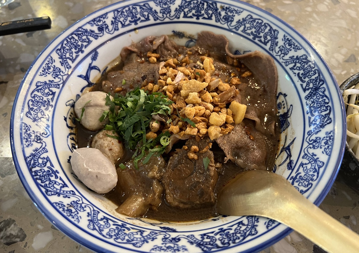 屬於菲律賓的文化燈塔與遺產殿堂，歷史愛好者與自助旅行者都不該錯過的菲律賓現代博物館｜菲律賓馬尼拉馬卡蒂（Makati）阿亞拉博物館（Ayala Museum） @。CJ夫人。