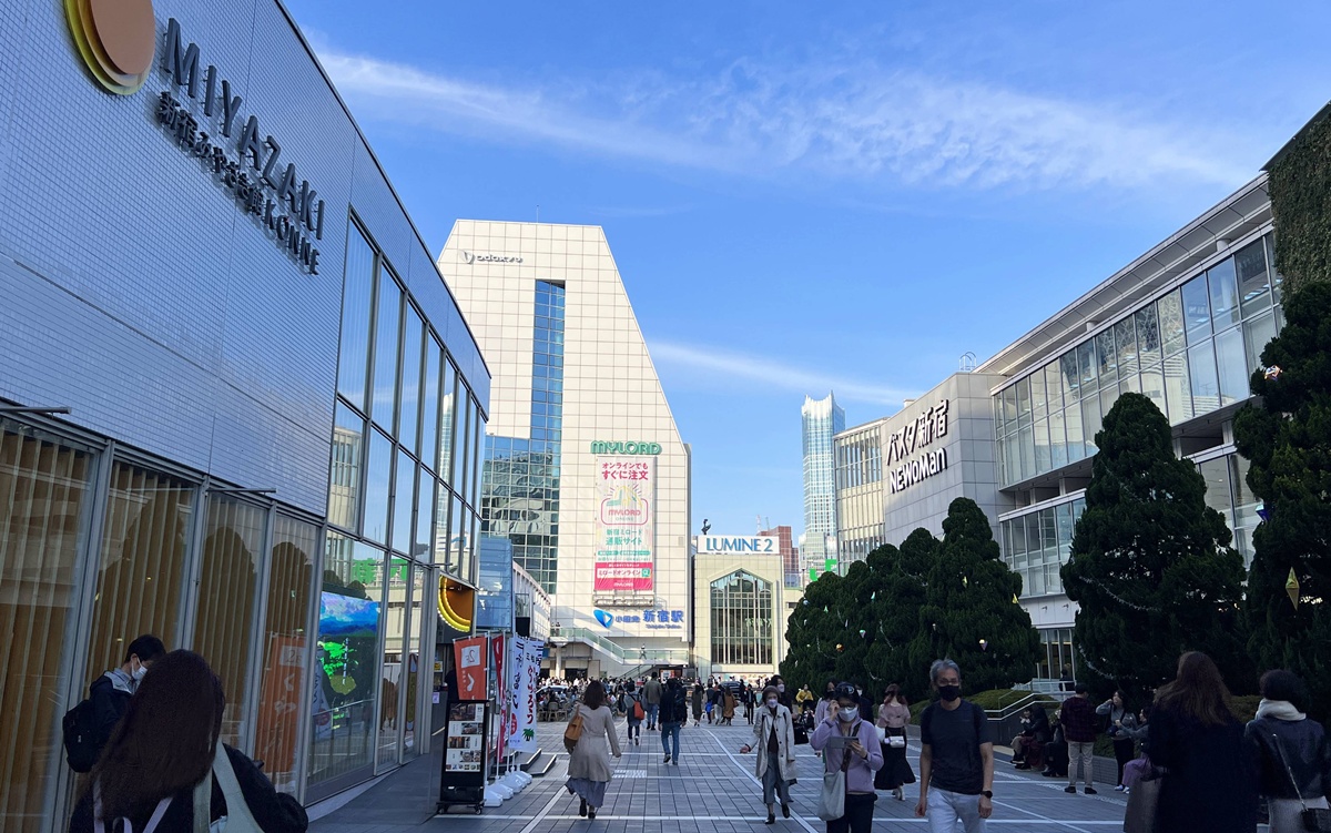總有制霸新宿車站的一天！東京自由行交通轉乘最容易迷路與轉乘迷失的新宿車站實用整理，想順利找到出口與地標快收藏起來！ @。CJ夫人。