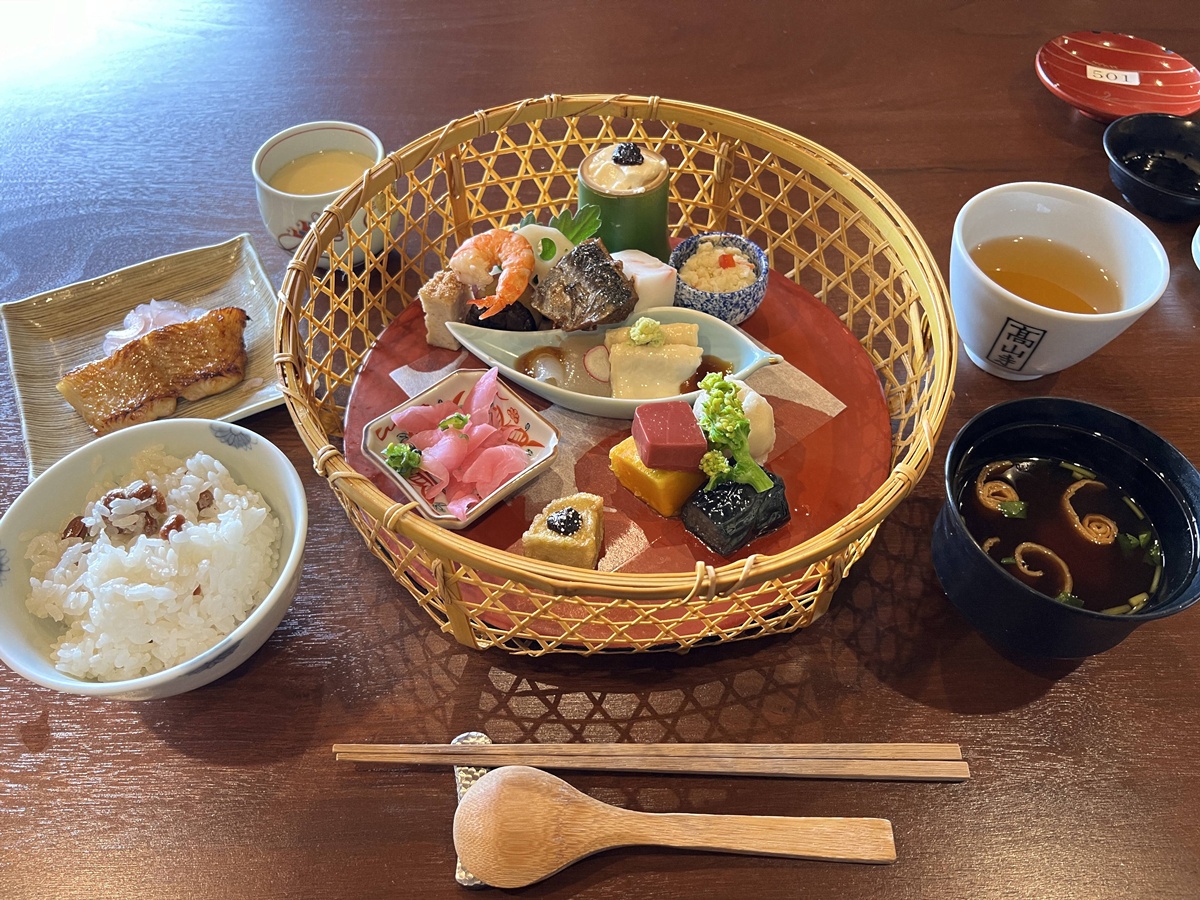 一間值得靜下心來追求蕎麥麵純粹滋味的百年老麵舖｜京都市役所周邊的京都蕎麥麵專賣店 晦庵 河道屋 @。CJ夫人。