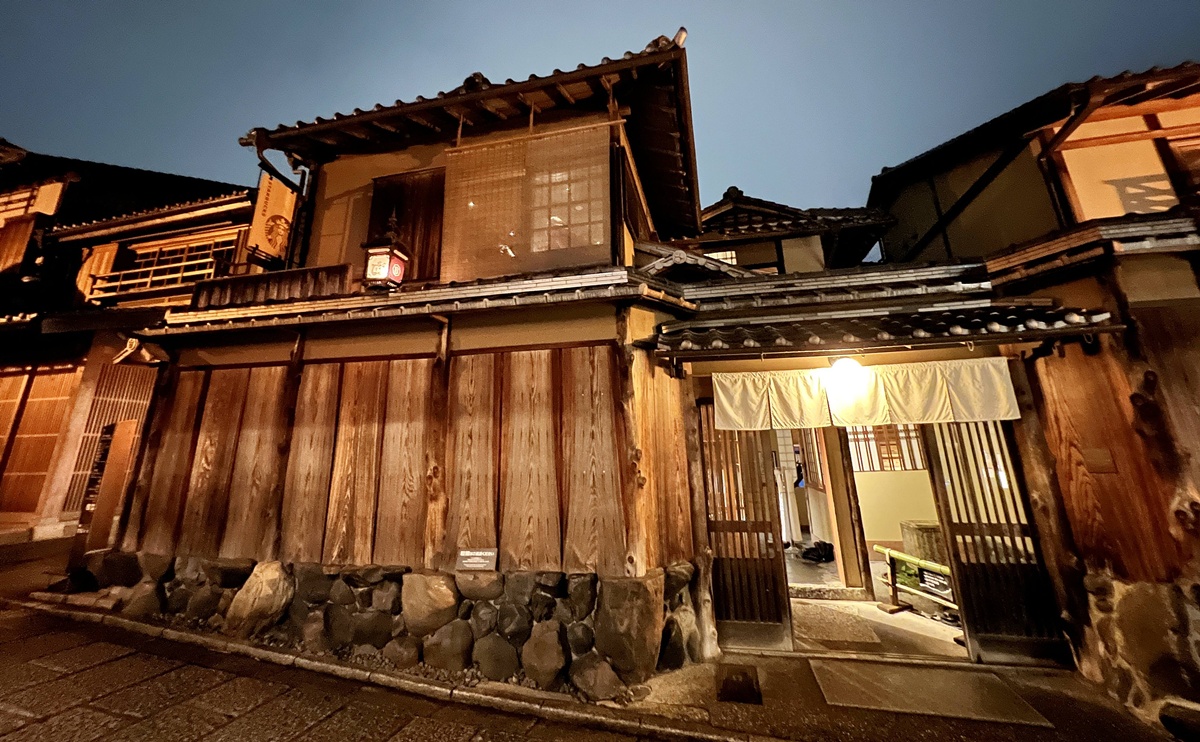 總有制霸新宿車站的一天！東京自由行交通轉乘最容易迷路與轉乘迷失的新宿車站實用整理，想順利找到出口與地標快收藏起來！ @。CJ夫人。