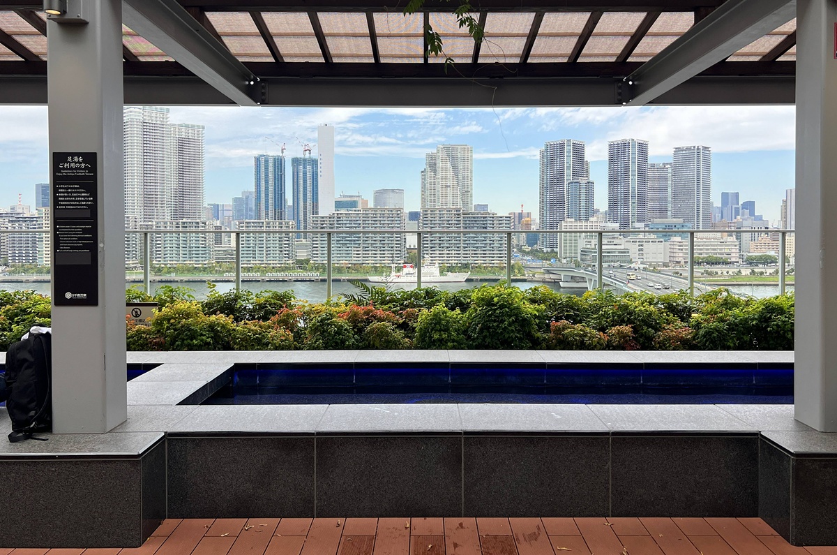 東京半日逃離!在豐洲千客萬來泡無邊際海景溫泉、足湯露臺與自助式海鮮丼吃到飽|東京日歸溫泉推薦 萬葉俱樂部(可供加價夜間休憩空間) @。CJ夫人。 東京半日逃離!在豐洲千客萬來泡無邊際海景溫泉、足湯露臺與自助式海鮮丼吃到飽|東京日歸溫泉推薦 萬葉俱樂部(可供加價夜間休憩空間) @。CJ夫人。