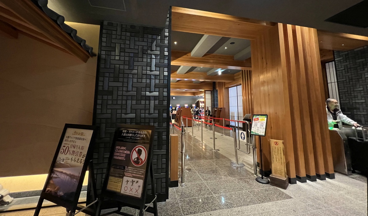 東京半日逃離！在豐洲千客萬來泡無邊際海景溫泉、足湯露臺與自助式海鮮丼吃到飽｜東京日歸溫泉推薦 萬葉俱樂部（可供加價夜間休憩空間） @。CJ夫人。