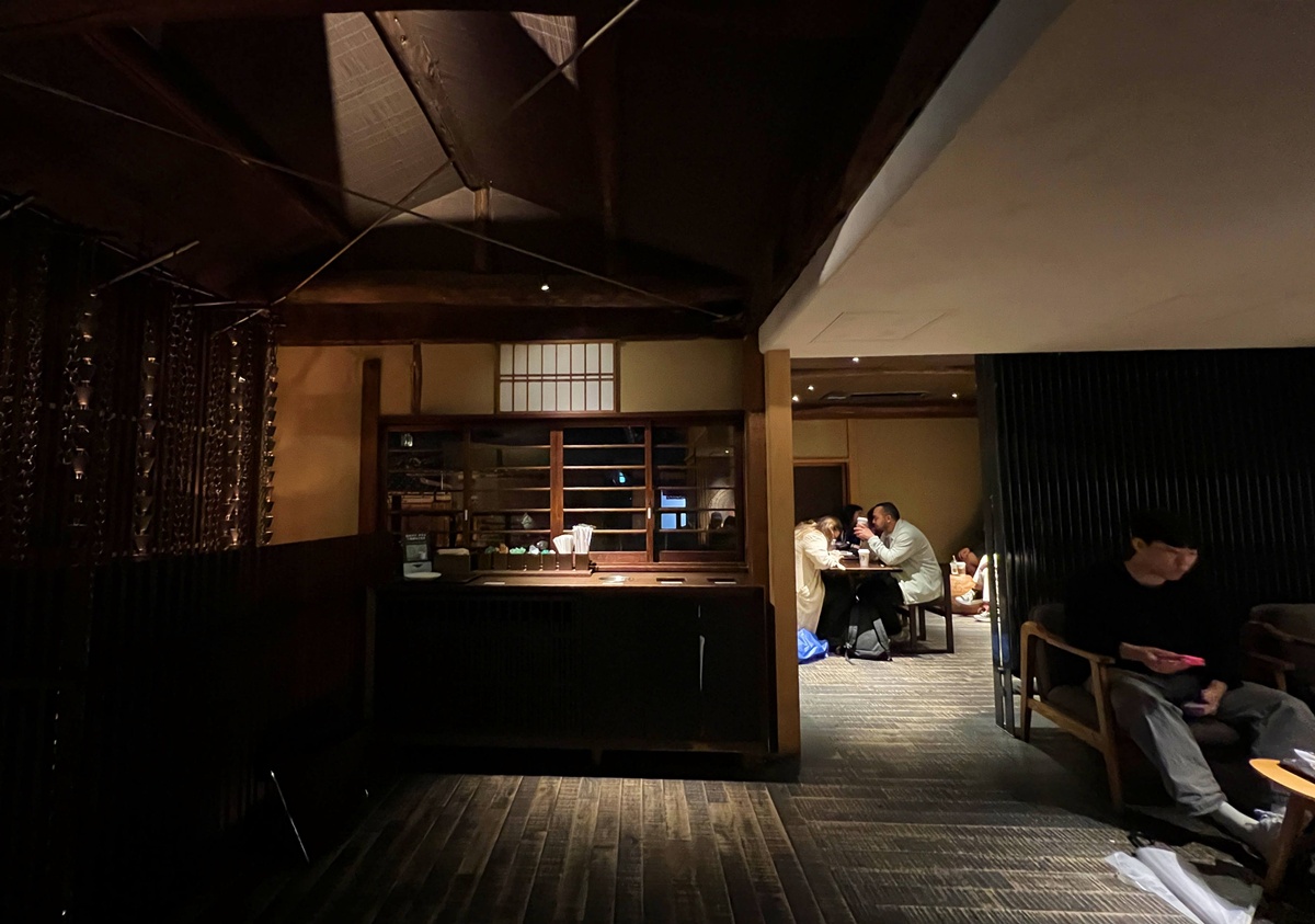 京都限定！全世界唯一的百年町家星巴克，盤腿坐榻榻米喝咖啡的京都特別時刻｜星巴克京都二寧坂ヤサカ茶屋店 @。CJ夫人。