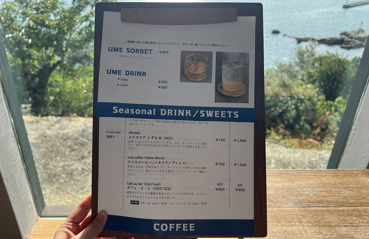 瀨戶內海景最動人的藝術作品，原來是成為風景一部分的那個喝咖啡的自己｜直島本村港 自家烘焙海景咖啡館 Naoshima Coffee @。CJ夫人。