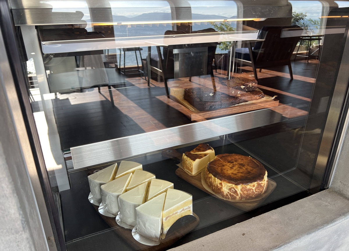 瀨戶內海景最動人的藝術作品，原來是成為風景一部分的那個喝咖啡的自己｜直島本村港 自家烘焙海景咖啡館 Naoshima Coffee @。CJ夫人。