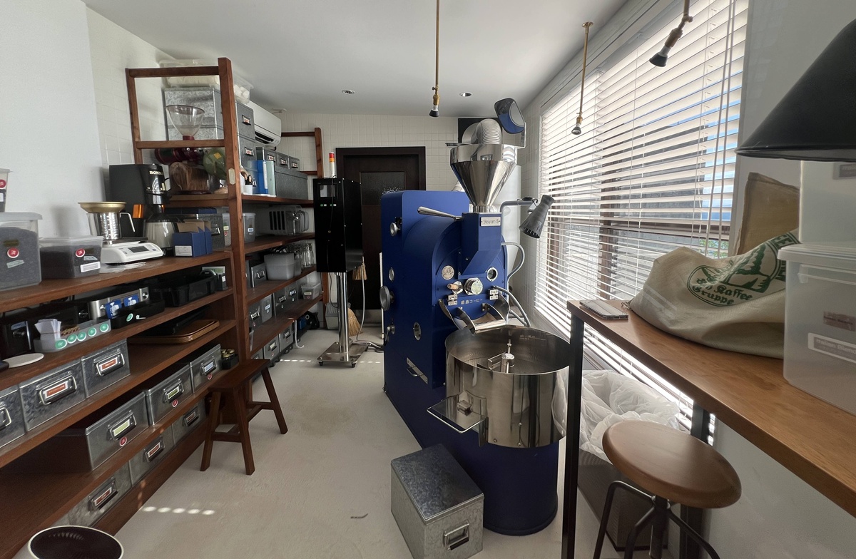 瀨戶內海景最動人的藝術作品，原來是成為風景一部分的那個喝咖啡的自己｜直島本村港 自家烘焙海景咖啡館 Naoshima Coffee @。CJ夫人。