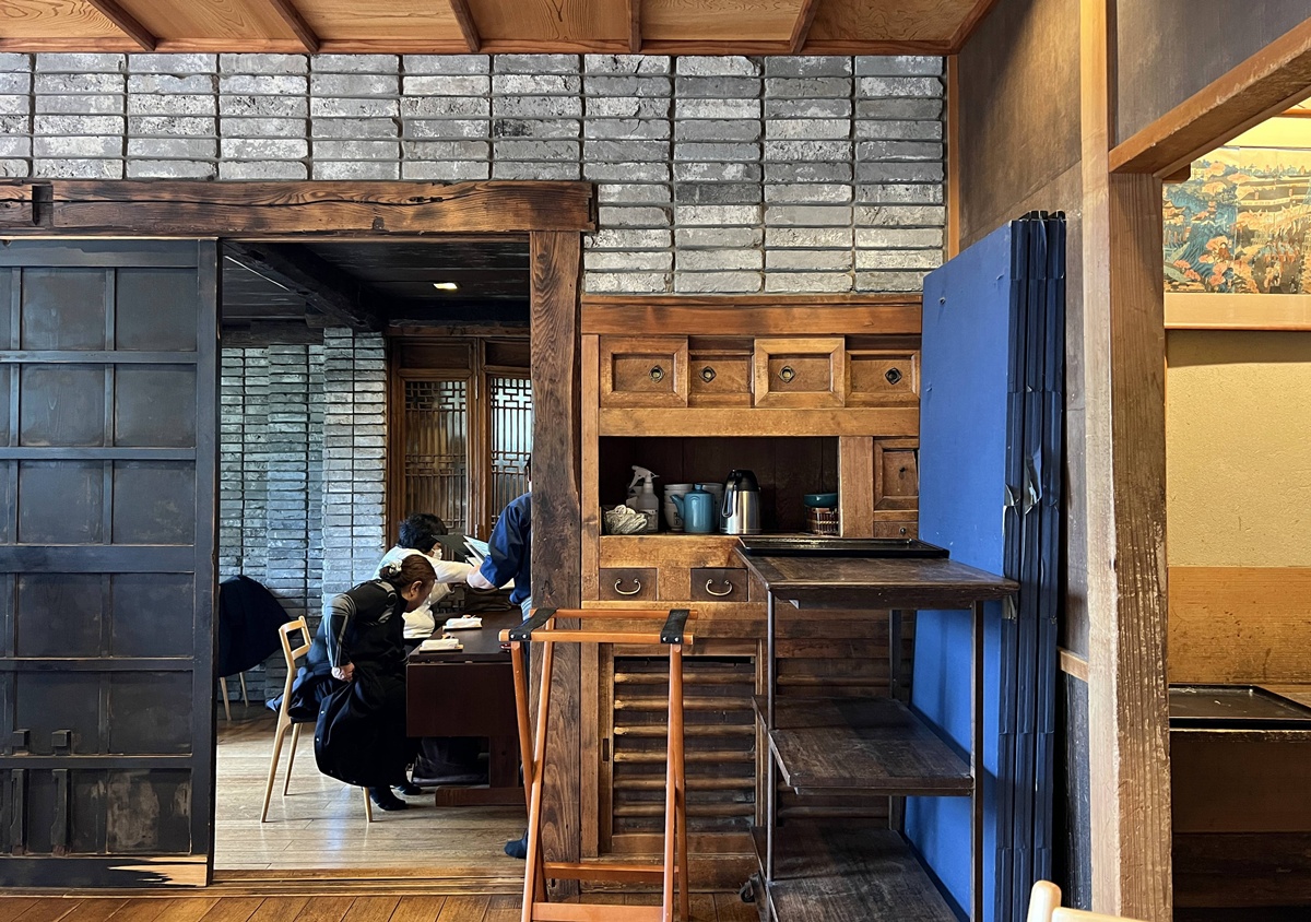 與全家共享櫻花窗景裡的日式懷石午膳！東京上野恩賜公園最珍藏的賞櫻角落｜東京上野老字號料亭 韻松亭與花籠午間御膳 @。CJ夫人。