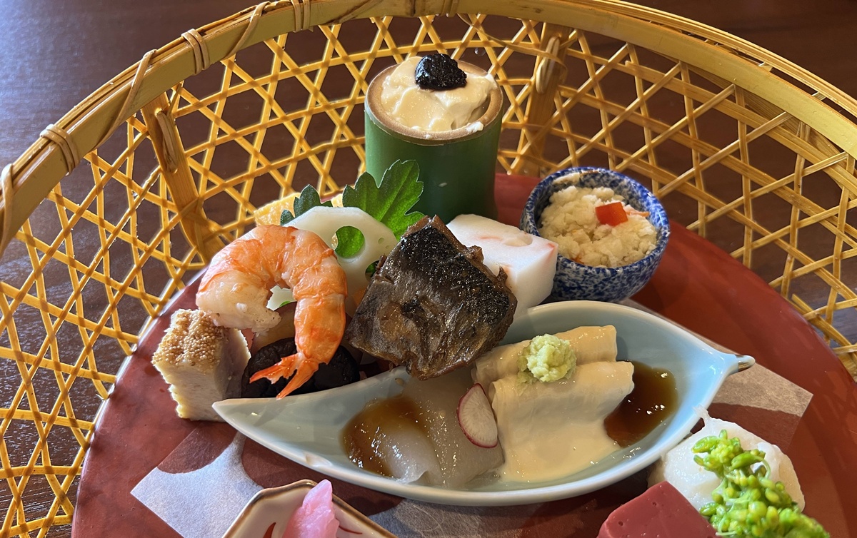 與全家共享櫻花窗景裡的日式懷石午膳！東京上野恩賜公園最珍藏的賞櫻角落｜東京上野老字號料亭 韻松亭與花籠午間御膳 @。CJ夫人。