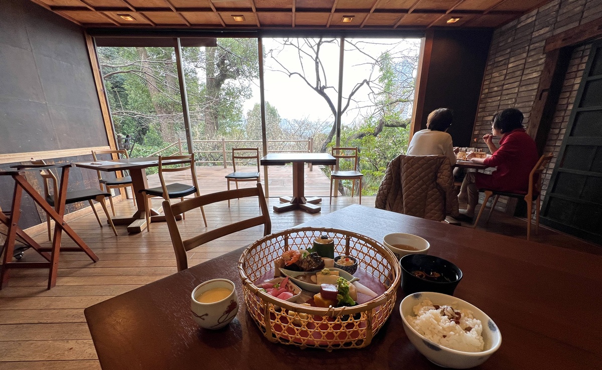 與全家共享櫻花窗景裡的日式懷石午膳!東京上野恩賜公園最珍藏的賞櫻角落|東京上野老字號料亭 韻松亭與花籠午間御膳 @。CJ夫人。 與全家共享櫻花窗景裡的日式懷石午膳!東京上野恩賜公園最珍藏的賞櫻角落|東京上野老字號料亭 韻松亭與花籠午間御膳 @。CJ夫人。